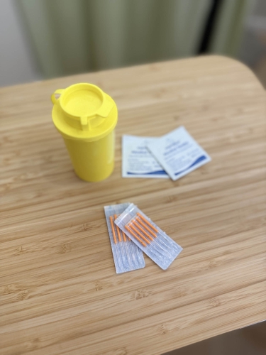 Akupunktur nåle klar til akupunktur behandling hos akupunktør i Odense